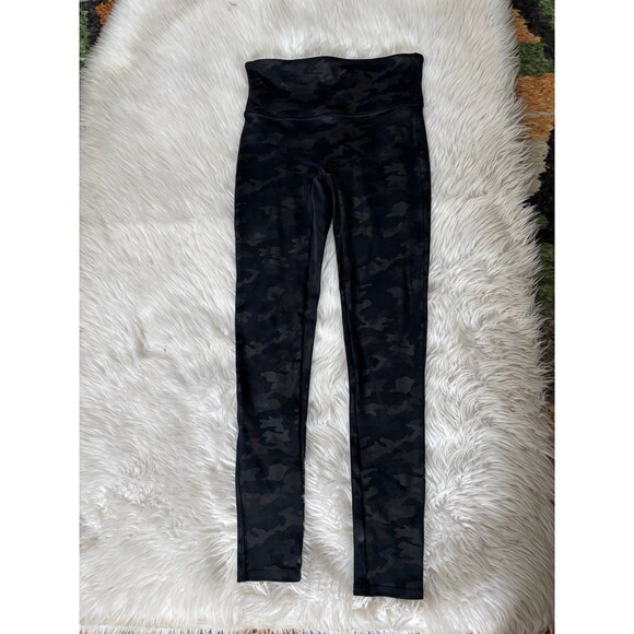 Spanx black camo leggings medium - Picture 3 of 10
